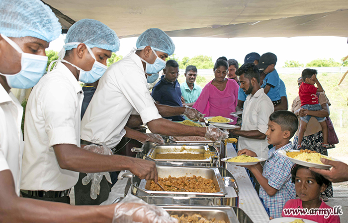 Troops Support Free Eateries on ‘Poson’ Day