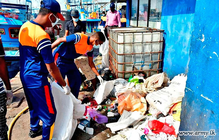 14 (V) GW Troops in Galle Join Dengue Eradication Project