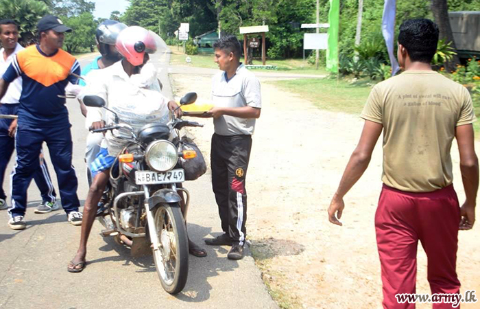 23 VIR Troops Serve Cool Drinks on 'Poson' Day