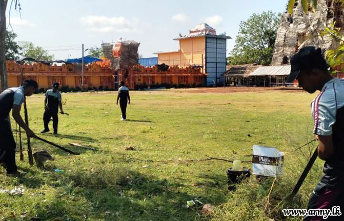 8 SLA, 23 VIR & 17 (V) GR Troops Clean up ‘Shivam’ Kovil Compound
