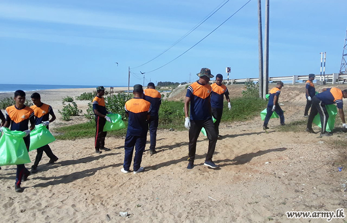 241 Infantry Brigade Troops Clean Beach Patch 