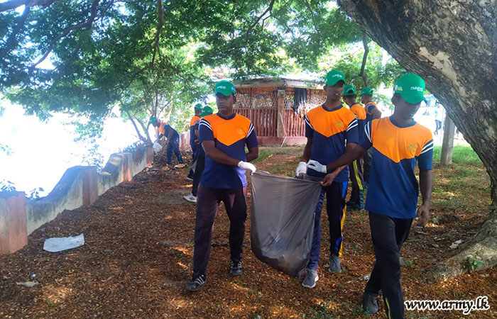 231 Infantry Brigade Troops Join Batticaloa Town Cleaning Project