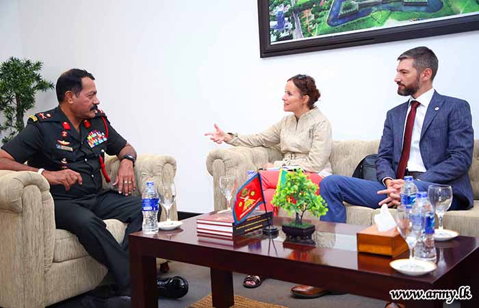 ICRC Delegates Exchange Views with Jaffna Commander