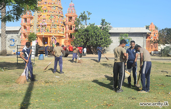 591 Infantry Brigade Troops Clean Wattapalei Kannaki Amman Kovil Surroundings