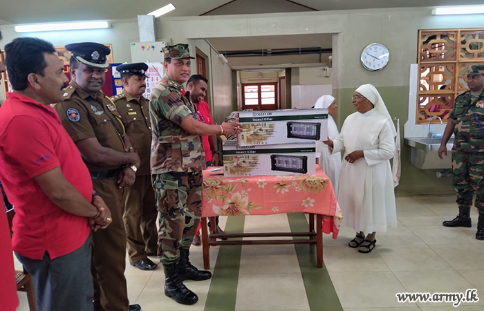 231 පාබල බලසේනාවේ මූලිකත්වයෙන් ‘Little Sisters of the Poor’ Elders’ වැඩිහිටි නිවාසය වෙත කෘමි මර්ධන යන්ත්‍ර පරිත්‍යාගයක්