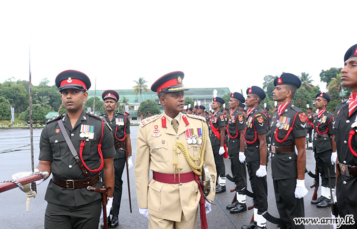 විශ්‍රාම දිවියට පා තබන ශ්‍රී ලංකා පාබල හමුදා ජ්‍යෙෂ්ඨ නිලධාරිතුමන්ට එම රෙජිමේන්තුවේ ගෞරවාචාරය