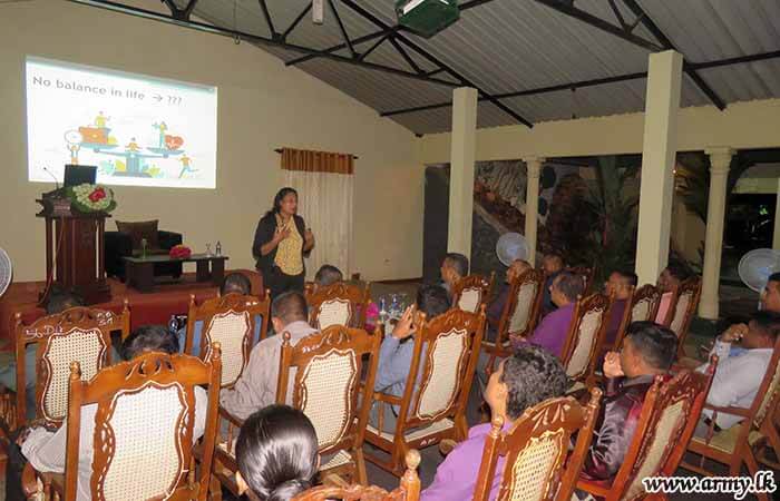 56 Division Officers Listen to Lecture on 'Healthy Life Balance’