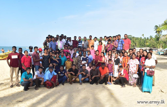 24 Infantry Division Facilitates Family Members on Picnic 