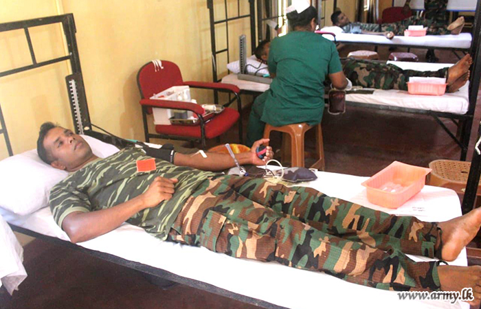 6 SLAC Troops Replenish Blood Stocks at Trincomalee Hospital