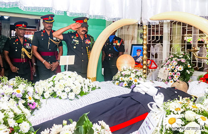 Commander Pays Respect to Late Lieutenant Colonel R.P.K.S.S Ranasinghe of SLNG