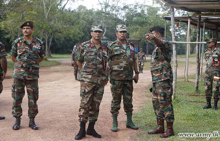 ආරක්‍ෂක සේනා ආඥාපති - බටහිර, බල ප්‍රදේශයේ ඉදිකිරීමට නියමිත බළඇණි පුහුණු පාසල් භූමියේ නිරීක්‍ෂණ චාරිකාවක 