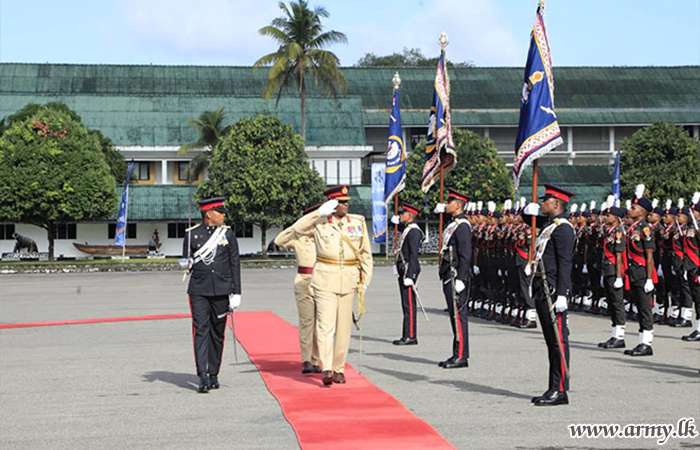 විශ්‍රාම දිවියට එළඹෙන යුද්ධ හමුදා මාණ්ඩලික ප්‍රධානී වෙත ශ්‍රී ලංකා පාබල හමුදාවේ ගෞරවාචාරය