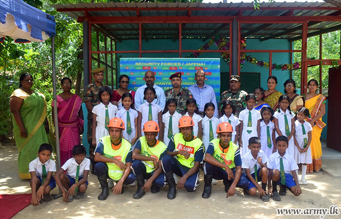 யாழ். படையினரால் ஆரம்பப் பாடசாலை மாணவர்களுக்கு புதிய கட்டிடம்