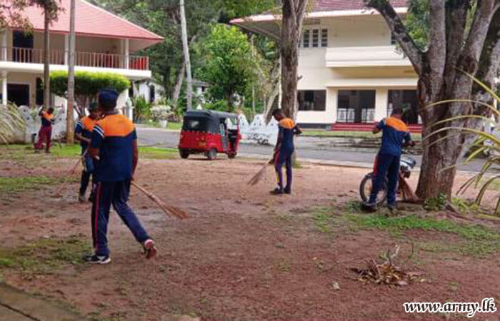 Troops Clean up Yatagala Temple Premises