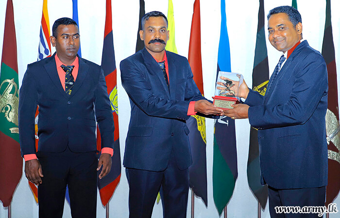 SLAVF Senior Non-Commissioned Officers Listen to Diners’ Club Sessions