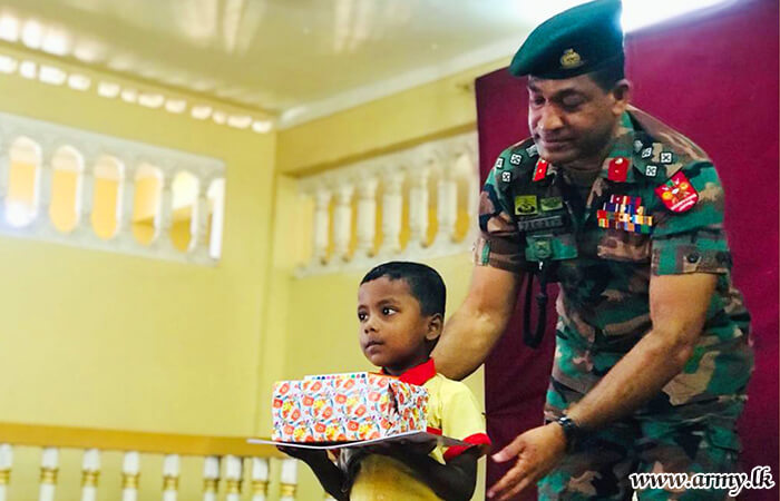 512 Infantry Brigade with Local Donors’ Help Gets School Accessories to Kids