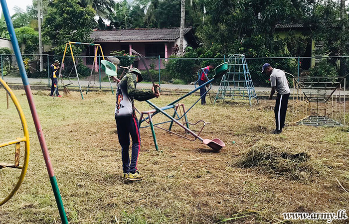 Army Logistic Command Troops Clean 'Seva Piyasa' Playground