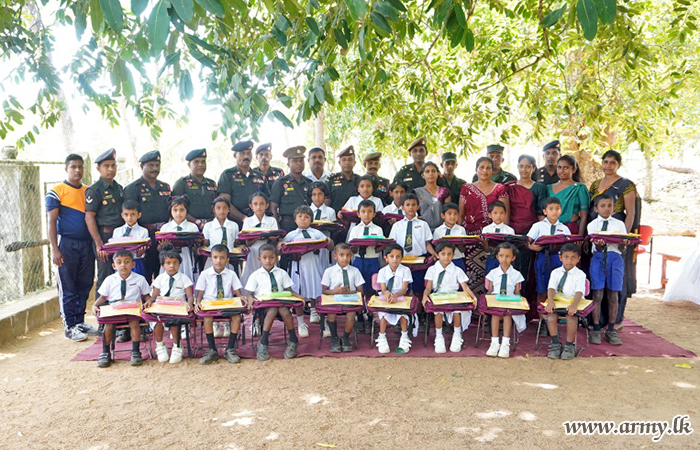SLNG Troops with Donors Provide School Aids to Kurunegala Students