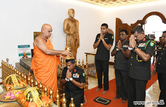 ආරක්‍ෂක සේනා ආඥාපති - වන්නි අනුරාධපුර පුදබිම් වෙත ගොස් ආශිර්වාද ලබාගනි