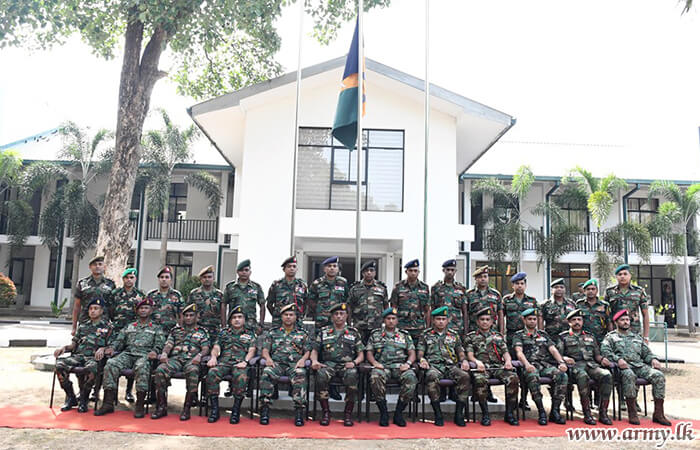 Wanni Commander Interacts with 56 Division Troops