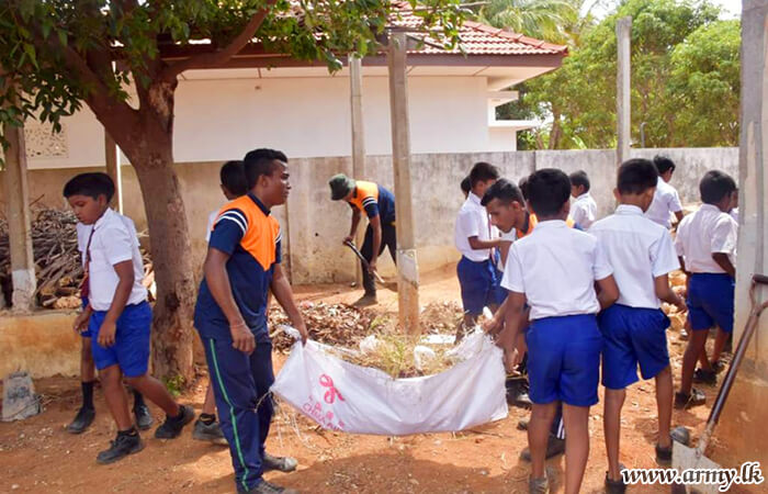 4 SLSR Troops Join Students to Clean School Compound 