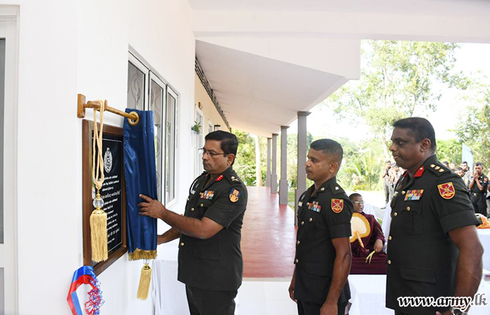 வெளிசெல்லும்  படைத் தளபதியினால் பொறியியல் சேவைகள் படையணியின்  புதிய அலுவலக வளாகம்  திறந்து வைப்பு 