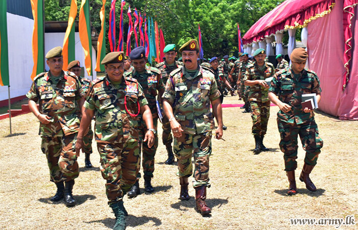 New Commander SF-East Visits Troops in the 22 Infantry Division