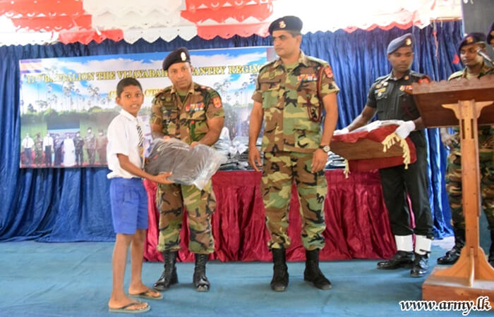 Velvettithurai Students thru Army Get Free School Bags