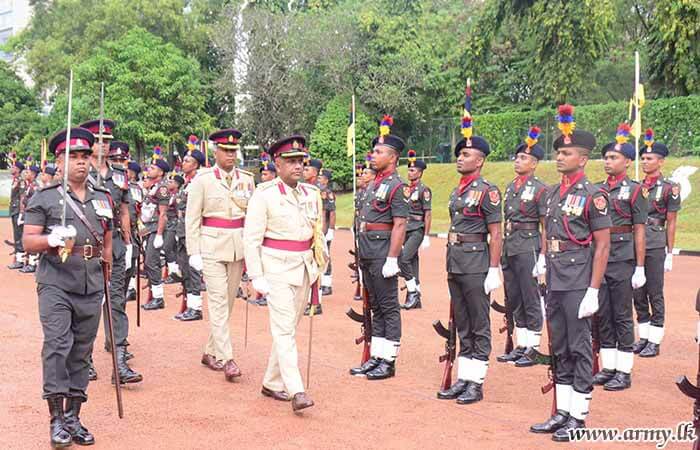 නුදුරේදී විශ්‍රාම දිවියට එළබෙන බ්‍රිගේඩියර් එස්.එන්. සේමගේ යූඑස්පී ජ්‍යෙෂ්ඨ නිලධාරි වෙත ශ්‍රී ලංකා යුද්ධ හමුදා වෛද්‍ය බලකායේ ගෞරවාචාරය