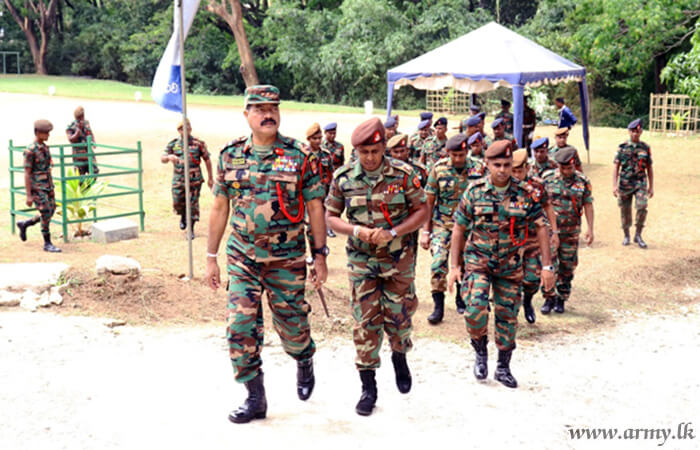 இலங்கை இலேசாயுத காலாட் படையணி படைத்தளபதி படையலகுகளுக்கு விஜயம் 