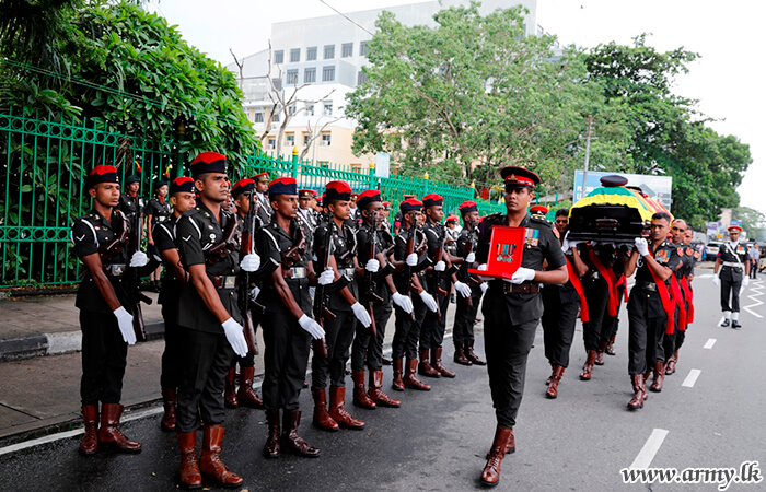 Military Honours Salute Late Colonel R. Harendran (Rtd) During Final Journey