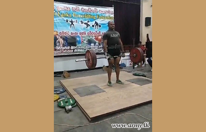 Army Weight-Lifters Win All-Island Championship