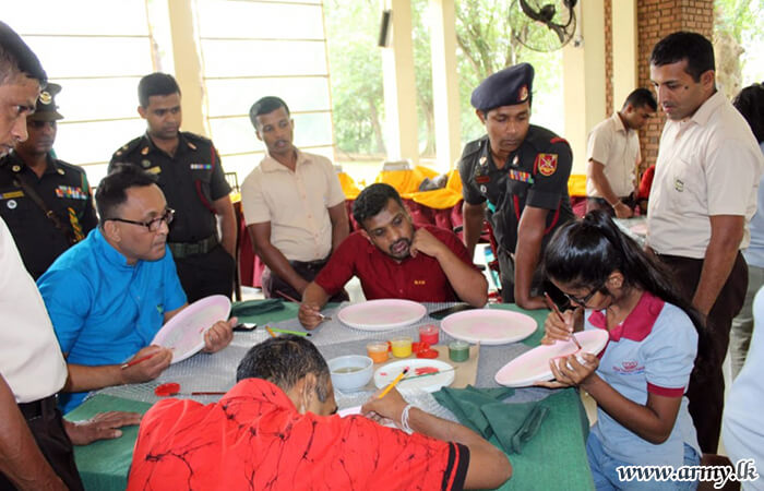 காயமடைந்த போர் வீரர்களுக்கு கலைத் திறன் பற்றிய செயலமர்வு