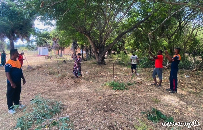 23 GW Troops Clear Mariyamatha Church Compound at Muhamalai