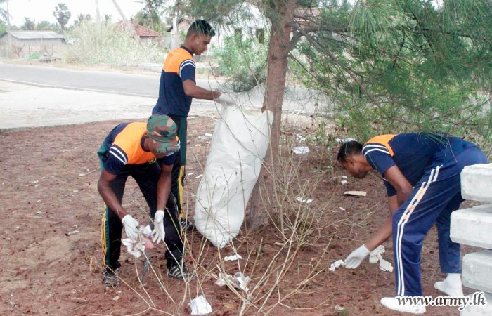 24 Infantry Division Troops Remove Beach Pollutants