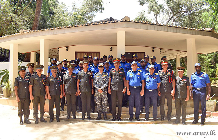 නාවික මාණ්ඩලික පාඨමාලාව හදාරණ නිලධාරීන් ආරක්‍ෂක සේනා මූලස්ථානය -  මුලතිව්හි සංචාරයක 
