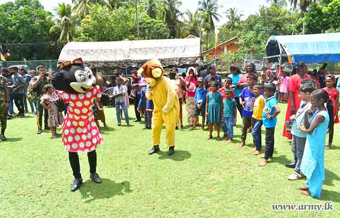 சிறுவர் தினத்தில் மட்டக்களப்பில்  சிற்றுண்டி மற்றும் மதிய உணவு வழங்கல்