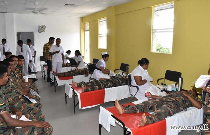 211 Infantry Brigade Troops Give Blood to Padaviya Hospital Patients