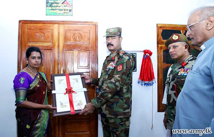 Well Deserving Jaffna Family Receives Army-Built 771st House