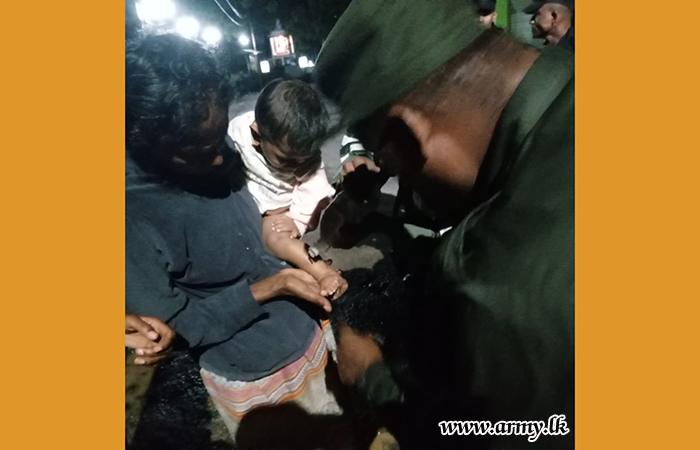 Central Troops Relocate People Threatened with Landslides 
