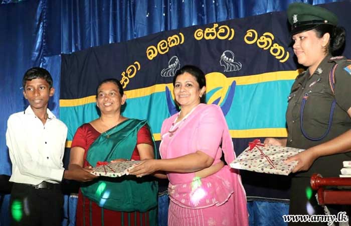 பொது சேவை படையணி சேவை வனிதையரினால் கொள்ளுப்பிட்டி புனித மைக்கேல் கல்லூரி பிள்ளைகளுக்கு உதவி