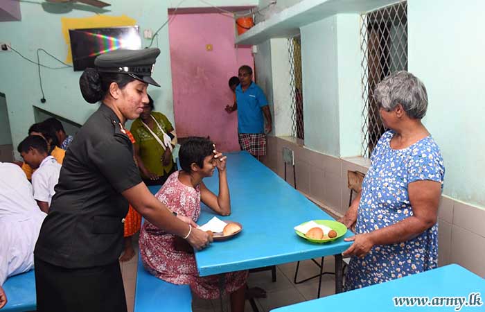 இலங்கை இராணுவ போர்கருவி படையணி சேவை வனிதையரினால் பிள்ளைகளுக்கு உதவி
