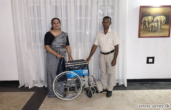 இராணுவ மின்சாரம் மற்றும் இயந்திர பொறியியல் சேவை வனிதையரால் உதவி