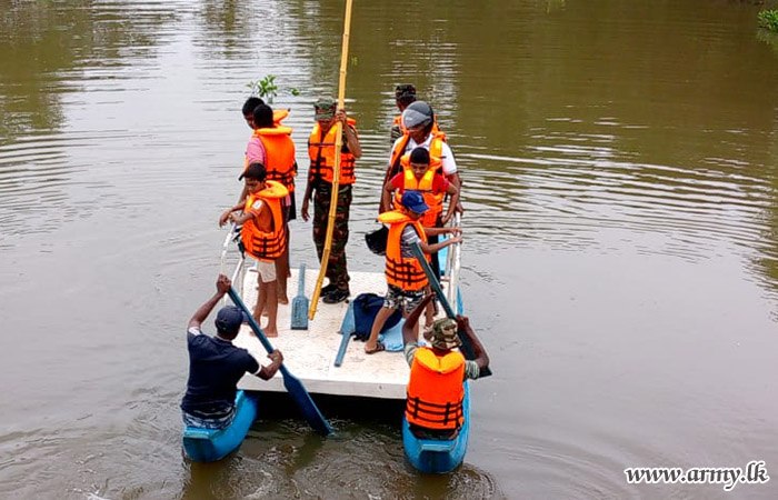 61 පාබල සේනාංකයේ භටපිරිස් මාතර ගංවතුරෙන් විපතට පත් ජනතාවට සහන සැලසීමට සහය වේ
