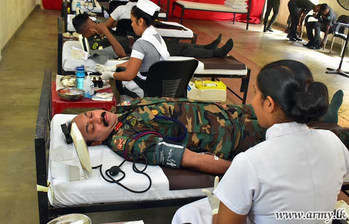 SFHQ-East Troops Mark Anniversary Offering Blood to Polonnaruwa Patients