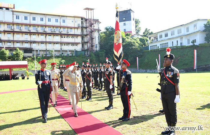 Major General K. M. P. S. B Kulatunga Saluted at His Regimental Centre  