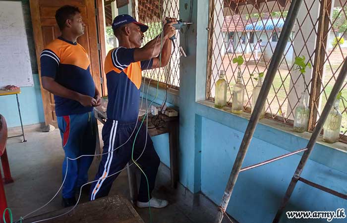 9 SLNG Troops Restore Power Supply to Mullaittivu School