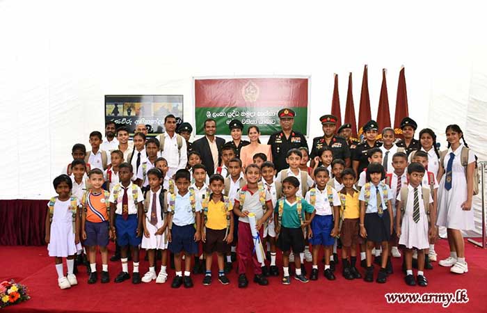 இலங்கை இராணுவ மகளிர் சேவை வனிதையர் பாடசாலை உபகரணங்கள் விநியோகம்