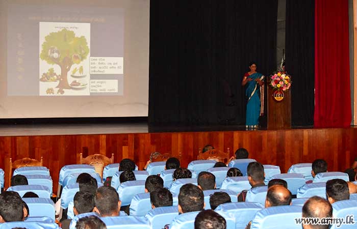 உலக நீரிழிவு தினத்தை முன்னிட்டு கொழும்பு இராணுவ வைத்தியசாலையில் விரிவுரை  