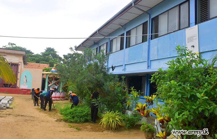 4 SLSR Troops Clean Jaffna Alvai Sri Lanka School 